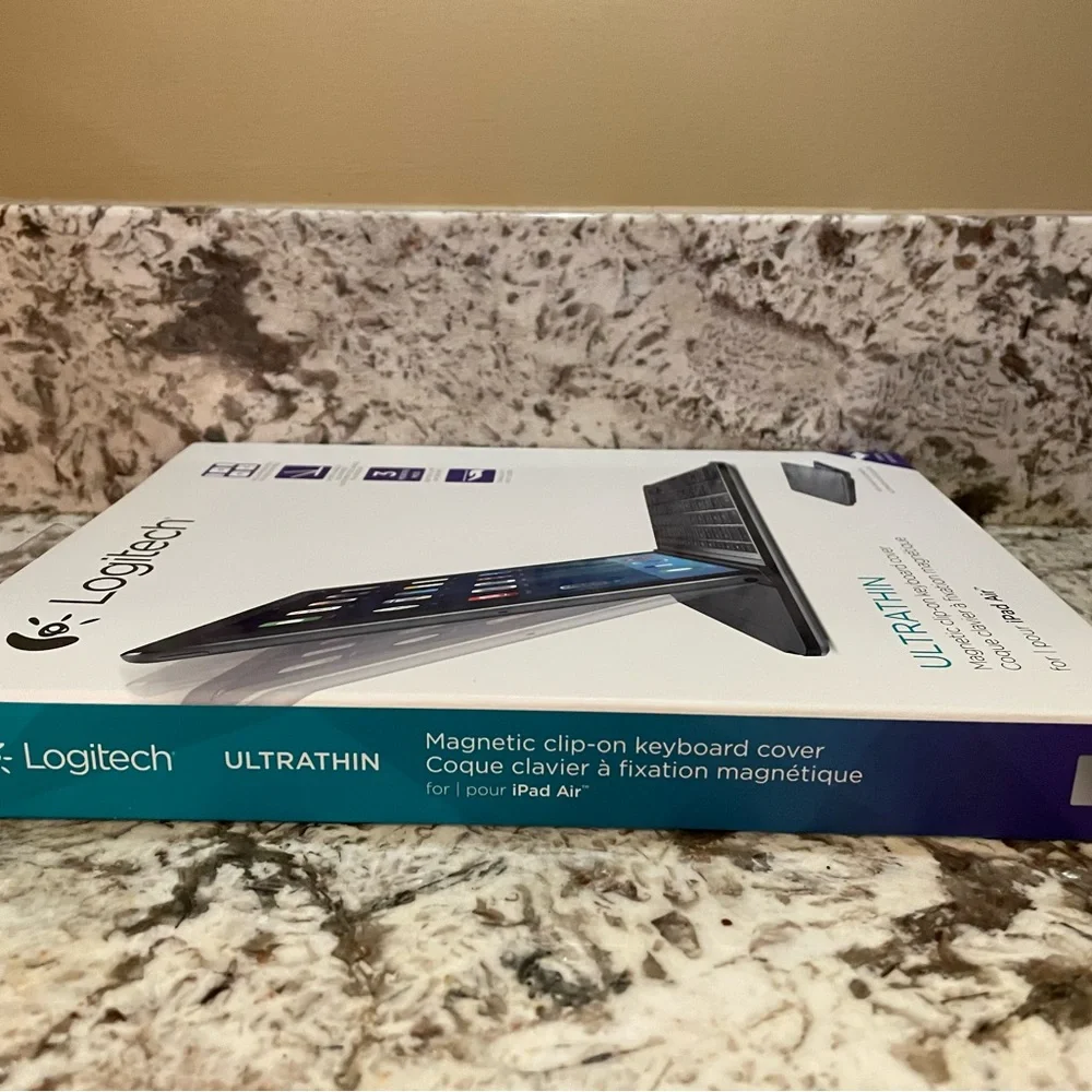 Logitech Ultrathin Magnetic Keyboard Cover - Black